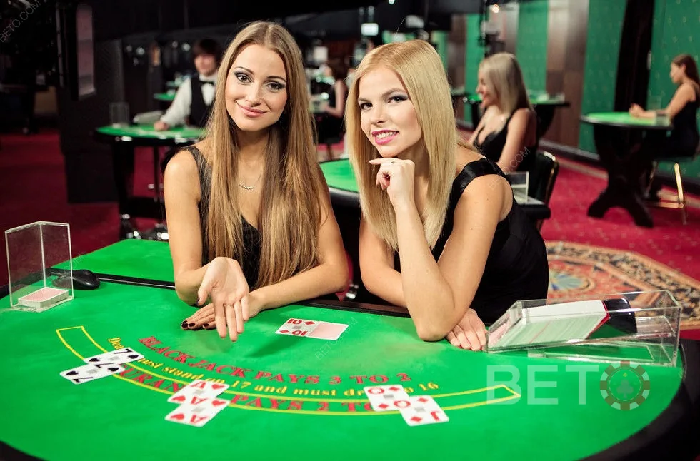 Dealer dan meja permainan dalam tampilan kasino live